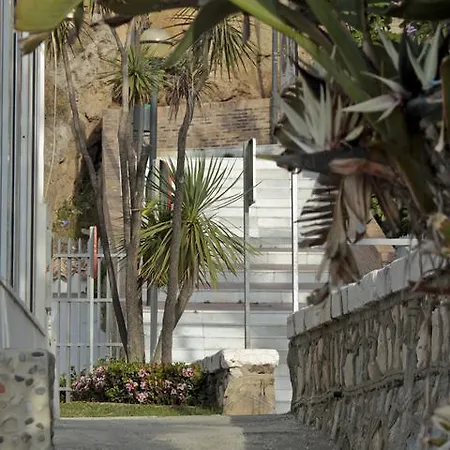 Bed & Breakfast Joy 2*