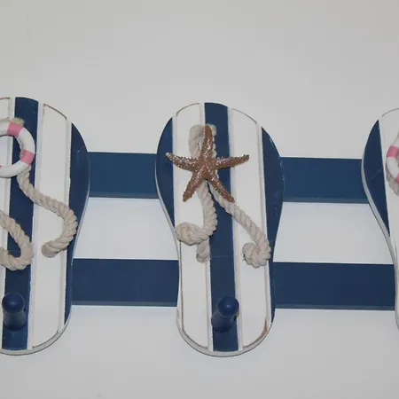 לינה וארוחת בוקר Joy 2*