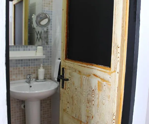 Alojamento de Acomodação e Pequeno-almoço Joy 2*